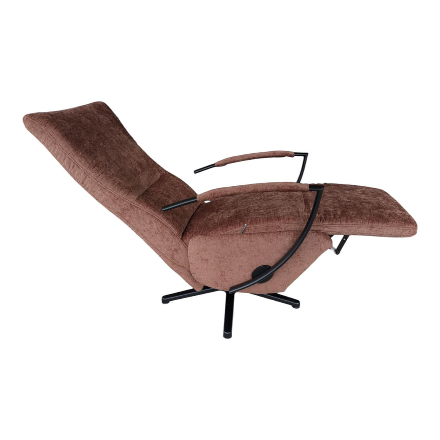 Sessel Nicolai Stoff Nile Kupfer 300 Braun Fuß Schwarz Matt mit mechanischer Ver... von Poco