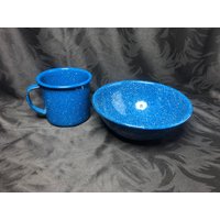 Blau Gesprenkelte Emaille Tasse Und Schüssel von PoisonAppleVintage