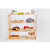 Einfaches Montessori-Spielzeugregal Aus Naturholz - Vier Regale Nur Natürlichem Massivholz | Lowboard von PolanaMontessori