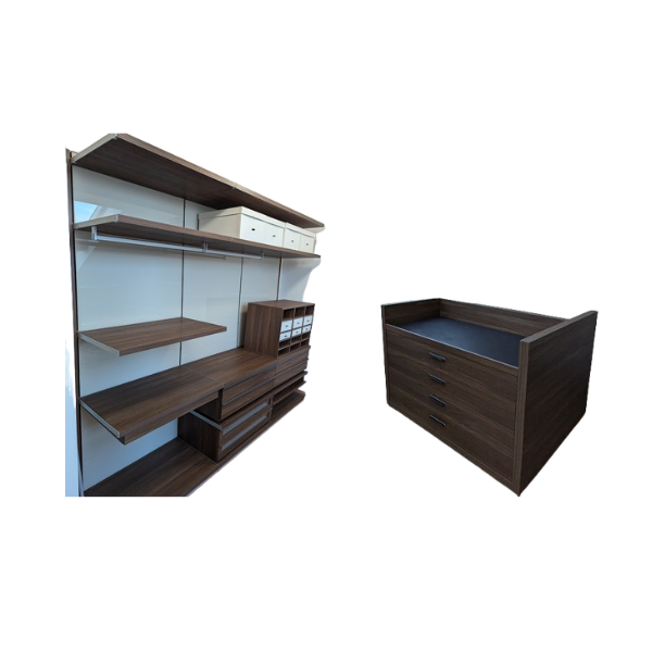 Begehbarer Kleiderschrank mit Insel aus Nussbaumholz, Poliform Begehbarer Kleiderschrank mit Insel aus Nussbaumholz, Poliform von Poliform