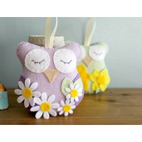 April Geburtsmonat Filz Eule Dekoration. Frühlingsdekoration. Eule. Geburtstagsgeschenk. Geburtstag. Daisy Osterdekoration. Ostereule von PollyChromeCrafts