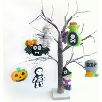 Filz Halloween Girlande. Handgemachtes Set Von 9 Filzdekorationen von PollyChromeCrafts