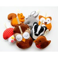 Filz-Waldgirlande. Made To Order Set Von 8 Dekorationen. Filz Eule, Eichhörnchen, Fliegenpilz, Fuchs, Dachs, Igel, Rotkehlchen, Hase von PollyChromeCrafts