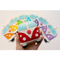 Regenbogen Camper Van Girlande. Auf Bestellung Set Von 7 Dekorationen. Kinderzimmer Dekor von PollyChromeCrafts