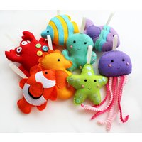 Under The Sea Filzgirlande, Handgemachtes Set Aus 8 Filzdekorationen in Leuchtenden Regenbogenfarben von PollyChromeCrafts