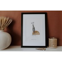 Giraffe "stand Tall' - Handgezeichnete Baby Tier Safari Illustration Mit Aquarellwäsche, Wand Kunstdruck A4/A5 von PollyPickleDesign