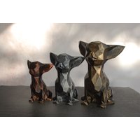 Low Poly Chihuahua Figur | Handbemalte Chi Skulptur 3D-Gedruckt & Handbemalt Einzigartiges Geschenk Deko Für Zuhause Und Büro von Polyrized3D