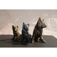Low Poly Deutscher Schäferhund Hundefigur, Skulptur | 3D-Gedruckt & Handbemalt Einzigartiges Weihnachtsgeschenk, Deko Für Zuhause Und Büro von Polyrized3D