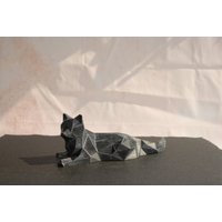 Low Poly Katze Figur | Liegendes Kätzchen Tierskulptur 3D-Gedruckt & Handbemalt Einzigartiges Weihnachtsgeschenk Deko Für Zuhause von Polyrized3D