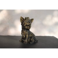 Low Poly Yorkshire Terrier Hundefigur | Yorkie Skulptur 3D-Gedruckt & Handbemalt Einzigartiges Weihnachtsgeschenk Deko Für Zuhause von Polyrized3D
