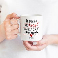 Lehrer Tasse/Personalisiertes Dankesgeschenk Dankbarkeitsgeschenke Es Braucht Ein Großes Herz, Um Kleine Geister Zu Formen Lehrer Tasse/Personalisiertes Dankesgeschenk Dankbarkeitsgeschenke Es Braucht Ein Großes Herz, Um Kleine Geister Zu Formen von PomchickGift
