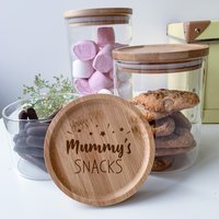 Personalisiertes Glas Mit Lasergraviertem Holzdeckel/Mama's Snacks Nanny's Leckereien Süßes Geschenk Für Sie Geburtstag Muttertag Oma von PomchickGift