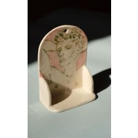 Handgefertigte Keramik Altar Regal Wandbehang Schrein Dekor von Pomelopotteryshop