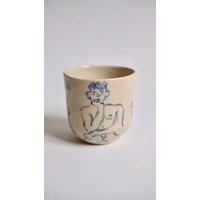 Handgemachte Keramik Kaffeebecher Blau Line Art Steinzeug Teetasse von Pomelopotteryshop