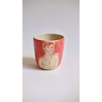 Handgemachte Steinzeug Tasse Rote Keramik Tasse Mit Handbemaltem Jungen von Pomelopotteryshop