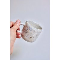 Kunstbecher, Blau-Weiß Gesprenkelter Becher, Handgemacht Keramikbecher, Kleiner Handgefertigter Kaffeetasse, Keramiktasse von Pomelopotteryshop