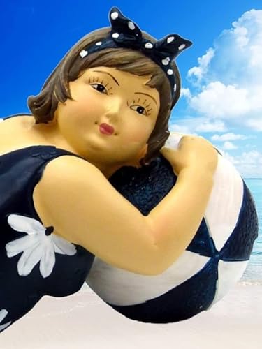 Pommerntraum ® | Dekofigur Badezimmerfigur mollige Dame - üppige Lady - Maritime Badenixe - mollige Nana - Rubensfrau Rubensfigur am Strand - Marie von Pommerntraum