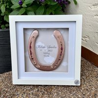 Personalisiertes Geschenk Zur Geburt Hufeisen Im Bilderrahmen Standard von PonypantoffelnShop