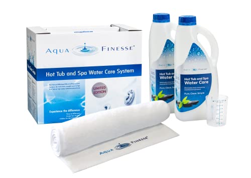 PoolSpezi Aquafinesse Box für Whirlpool und SPA Wasserpflege mit Chlorgranulat oder Chlortabletten Limited Edition inkl. Frotteetuch (Granulat) von PoolSpezi