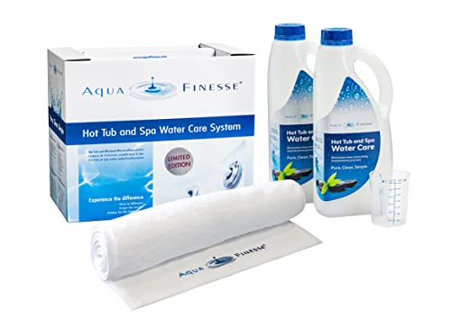 PoolSpezi Aquafinesse Box für Whirlpool und SPA Wasserpflege mit Chlorgranulat oder Chlortabletten Limited Edition inkl. Frotteetuch (Tabletten) von PoolSpezi