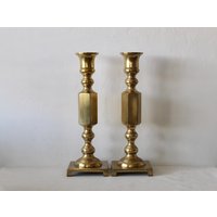 Ein Paar Kerzenständer Aus Messing Im Altar-stil, Mid-Century Modern von PopUpModern