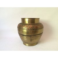 Primitiver Stil Messing Dekorative Schüssel Vintage Primitiver Stil Messing Dekorative Schüssel Vintage von PopUpModern