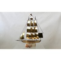 Signiert Jere Vintage Mid Century Messing Onyx Drei Mast Segelyacht Boot Skulptur von PopUpModern