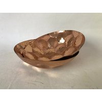 Tom Dixion Paar Mid Century Inspiriert Gehämmerten Cooper Candy Trinket Schalen Eklektisch von PopUpModern