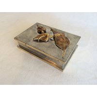 Vintage Hollywood Regency Mid Century Stahl Und Messing Blätter Schmuckbox von PopUpModern
