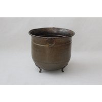 Vintage Mid Century Hollywood Regency Moor Style Hand Gefertigt Petina Messing Footed Mit Griffen Planter von PopUpModern