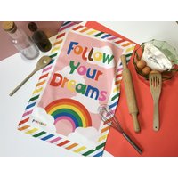 Motivierendes Buntes Geschirrtuch - Follow Your Dreams Limited Edition 100% Baumwolle Made in The Uk von Poppekins