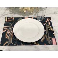 Schwarzes Kakadu-Tischset - 2Er-Set von PossumAndPincushion