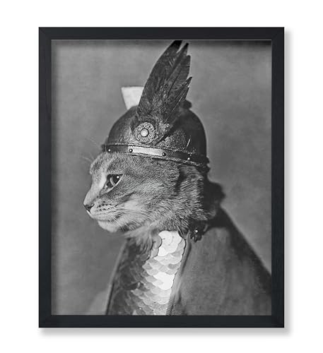 Poster Master Vintage-Poster Brunhilde die Katze, Retro-Panzerkatze mit geflügeltem Helm, Katzenkunst, lustiges Geschenk für ihn, sie, Tierliebhaber, Dekoration für Schlafzimmer, Wohnzimmer, 20,3 x von Poster Master