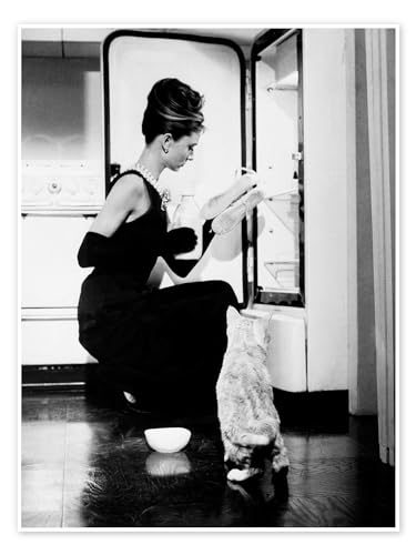 Frühstück bei Tiffany, Audrey am Kühlschrank Poster Wandbilder für jeden Raum 30 x 40 cm Schwarz-Weiß Schwarz-Weiß Fotografie Wanddeko von Posterlounge