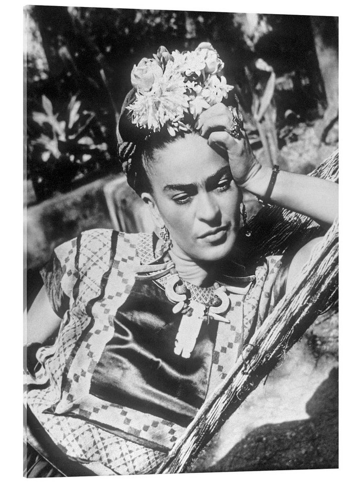 Posterlounge Acrylglasbild Bridgeman Images, Frida Kahlo in einer Hängematte, 1948, Wohnzimmer Fotografie von Posterlounge