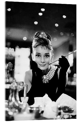 Posterlounge Audrey Hepburn in Breakfast at Tiffany's Acrylglasbild von Celebrity Collection 40 x 60 cm Schwarz-Weiß Schwarz-Weiß Fotografie Wanddeko von Posterlounge