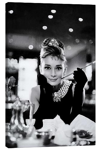 Posterlounge Audrey Hepburn in Breakfast at Tiffany's Leinwandbild von Celebrity Collection 80 x 120 cm Schwarz-Weiß Schwarz-Weiß Fotografie Wanddeko von Posterlounge