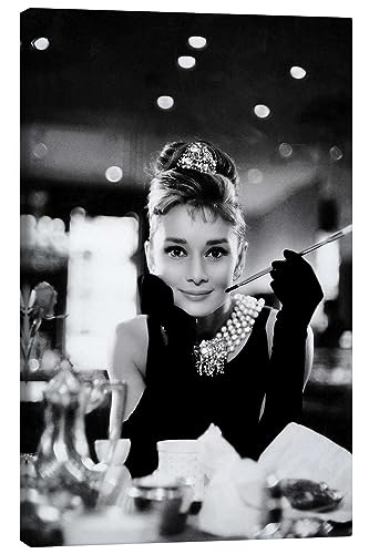 Posterlounge Audrey Hepburn in Breakfast at Tiffany's Leinwandbild von Celebrity Collection 90 x 130 cm Schwarz-Weiß Schwarz-Weiß Fotografie Wanddeko von Posterlounge