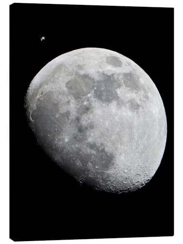 Posterlounge ISS und der Mond Leinwandbild von NASA 30 x 40 cm Schwarz Wandbilder Wanddeko Posterlounge ISS und der Mond Leinwandbild von NASA 30 x 40 cm Schwarz Wandbilder Wanddeko von Posterlounge