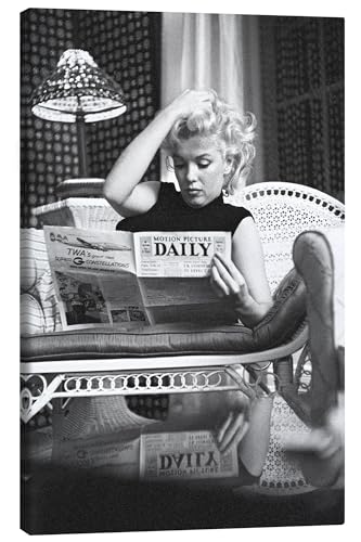 Posterlounge Marilyn Monroe Zeitung lesend Leinwandbild von Celebrity Collection 70 x 100 cm Schwarz-Weiß Nostalgie Wanddeko von Posterlounge