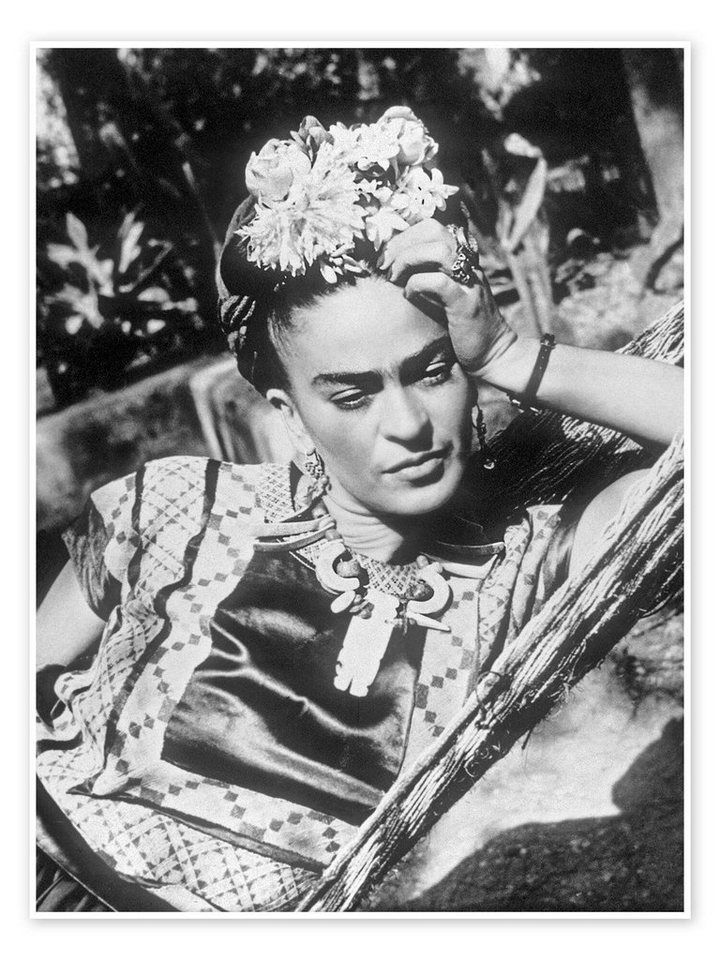 Posterlounge Poster Bridgeman Images, Frida Kahlo in einer Hängematte, 1948, Wohnzimmer Fotografie von Posterlounge