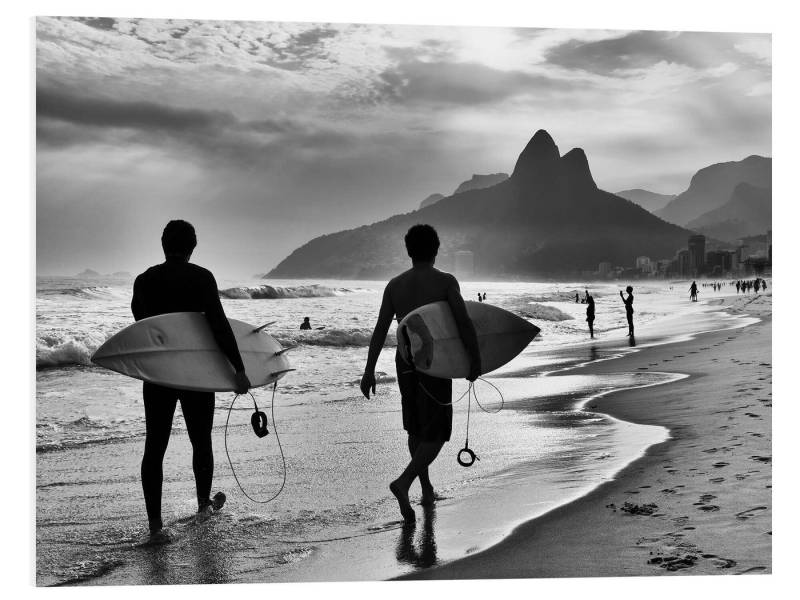 Posterlounge Poster Editors Choice, Zwei Surfer am Strand, Badezimmer Maritim Fotografie von Posterlounge