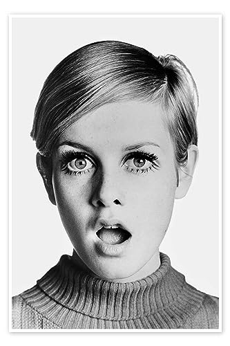 Twiggy erstaunt Poster von Celebrity Collection 40 x 60 cm Schwarz-Weiß Schwarz-Weiß Fotografie Wanddeko von Posterlounge