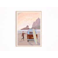 Tofino Poster, Van Life West Coast Kunstdruck, Vancouver Island Wandkunst, Wandbehang, Surf Art, Print von PostersbyCaprizie