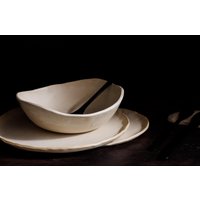 Handgemachtes Weißes Geschirr-Set Aus Mattem Steinzeug Rustikale Handwerkliche Keramikgeschirr Handgemachtes Weißes Geschirr-Set Aus Mattem Steinzeug Rustikale Handwerkliche Keramikgeschirr von PotteryProps