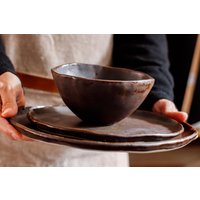 Mattes Geschirr-Set, Braune Matte Teller, Rustikales Braunes Steinzeuggeschirr, Kupferbraunes Satiniertes Rustikale Keramikschalen von PotteryProps
