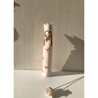 Clara-Mädchen Aus Handgefertigter Keramik von PotterybyColette