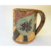Handgemachte Bumblebee-Keramik-Tasse Artisan-steinzeug-Kaffeetasse von PotterybyHelene