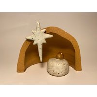 Bauernhaus Krippe Weiß Krippe-Creche-Krippe Set-Krippe Szene-Jesus-Krippe-Ornament-Weihnachten-Modern-Religiös-Freund Geschenk von Potterybydaina