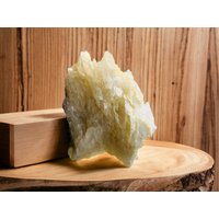 Shiny Yellow-Golden, Calcite, With Water-Clear Sugar Crystals & Dolphins, Home Decor, Sacred Stone, Purity, Divine Beauty Shiny Yellow-Golden, Calcite, With Water-Clear Sugar Crystals & Dolphins, Home Decor, Sacred Stone, Purity, Divine Beauty von Powercrystals888